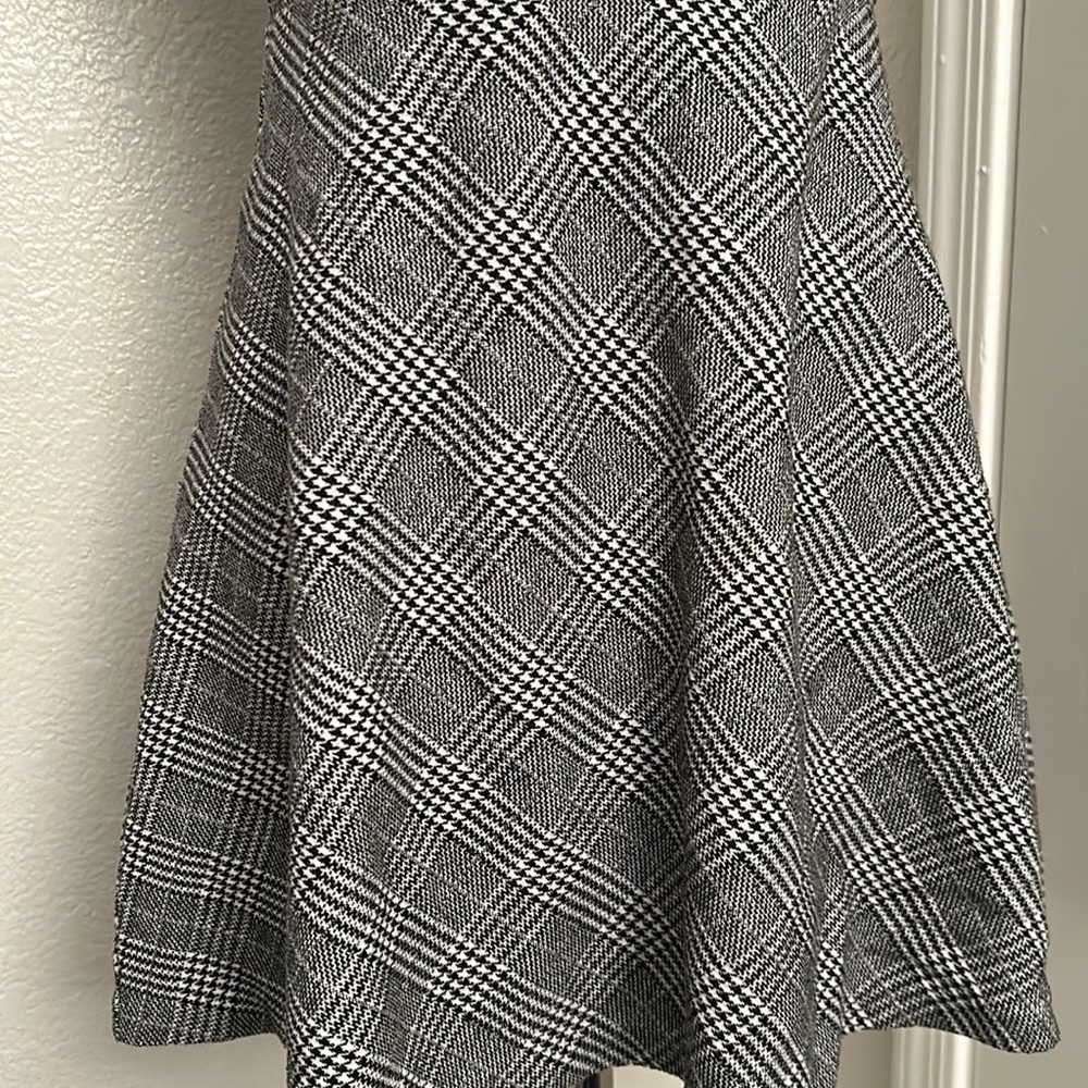 🔥Banana Republic plaid mini dress. Black and white, v-neck, sleeveless. Size 6 - Picture 7 of 9